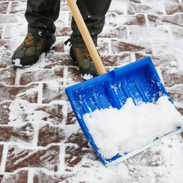 Odpratávanie snehu z chodníkov Bratislava TopClean