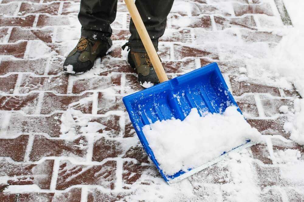 Odpratávanie snehu z chodníkov Bratislava TopClean